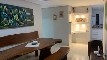 Deluxe Apartment | Dining