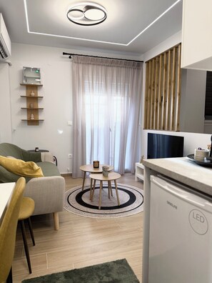 TV - Nikola’s house (Thessaloniki)