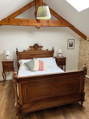 8 bedrooms, in-room safe, iron/ironing board, travel cot