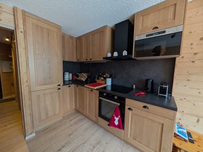 Fridge, microwave, dishwasher - Renovated studio, slopes view - 4 guests (Montgenèvre)