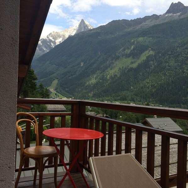 Outdoor dining - Large apartment facing Mont Blanc (Chamonix-Mont-Blanc)