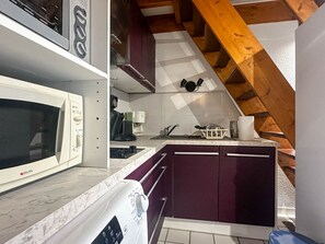 Fridge, microwave, oven, stovetop - Holiday home with wifi and parking - 7 guests (La Palmyre)
