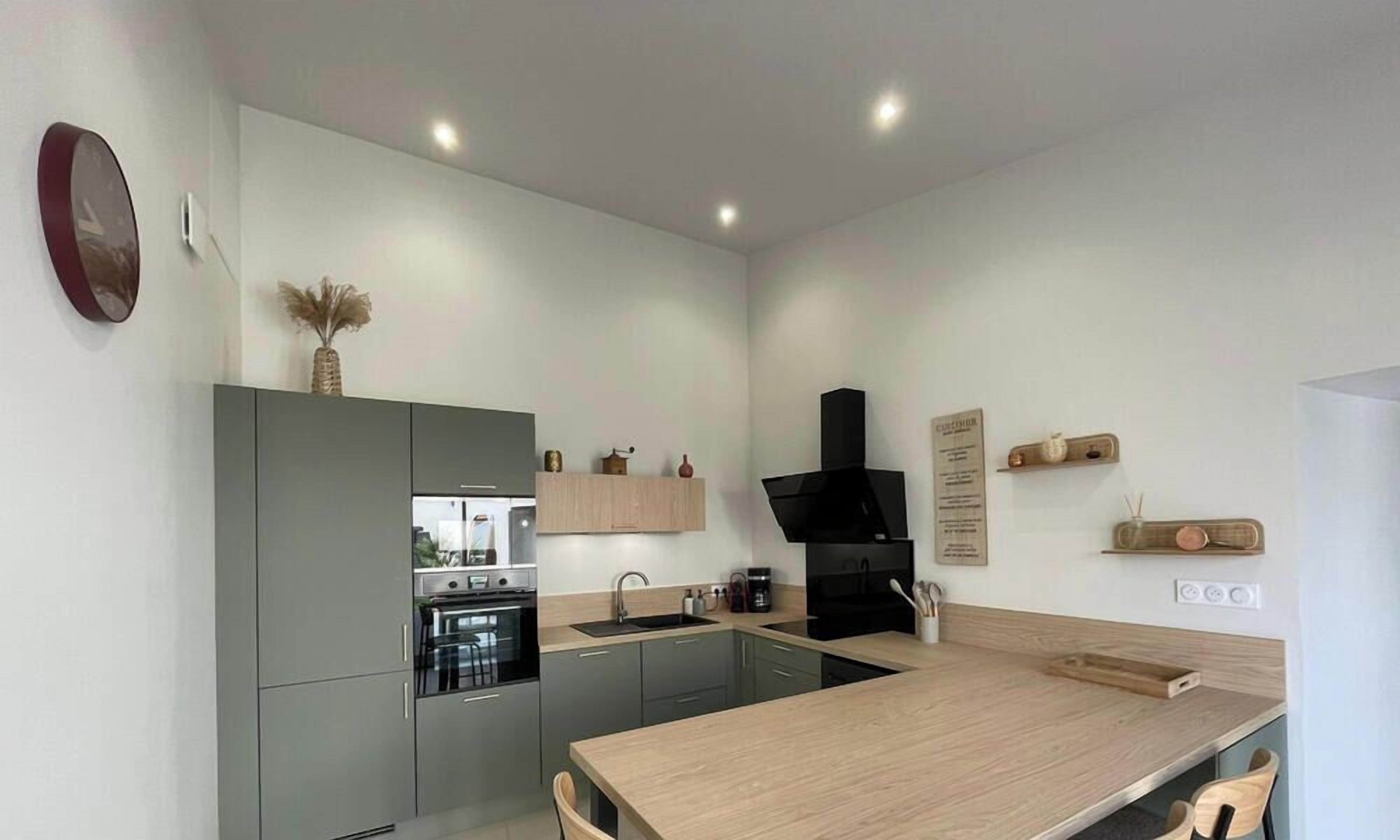 Kühlschrank, Mikrowelle, Ofen, Geschirrspüler