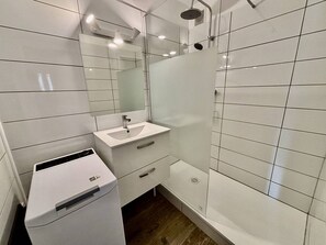 Hair dryer - Air-conditioned apartment, pets OK, parking - 5 guests (Le Lavandou)