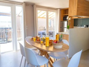 Dining - Mobile home with AC - Pets OK - 6 guests (Frontignan)