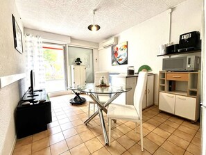 Interior - Air-conditioned apartment - 4 guests (Bormes-les-Mimosas)