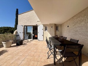 Outdoor dining - Bright apartment near the beach - 4 guests (Cap d'Agde)