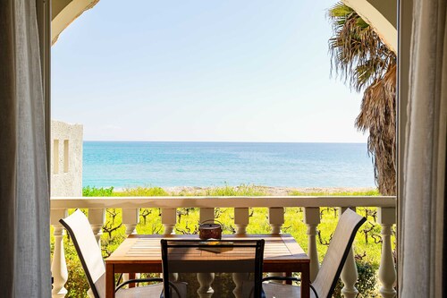 Beachfront Nest Memi Koroni-seaheaven House A3