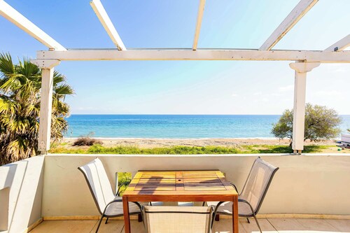 Beachfront Nest Memi Koroni-seaheaven House B1