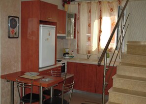Apartment - Bussiness Maisonette Getaway 5 min From the Beach (Kymi-Aliveri)