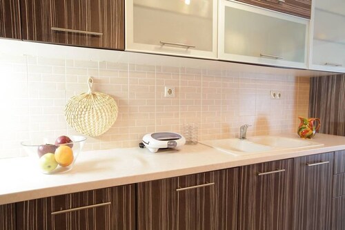 Family Apartment Cozy Getaway 5 min From the Beach