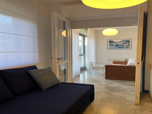 Living room - Cozy Accommodation Just 250mt From the Beach (Lignano Sabbiadoro)