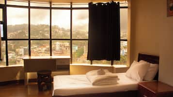 Double Room Single Use, 2 Single Beds, Non Smoking, Mountain View