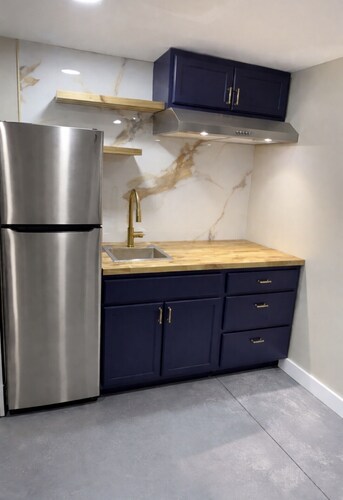 Cozy 2-bedroom apartment in beautiful Philadelphia with AC