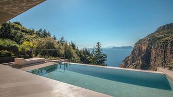 Valley Suite XL Sea View with Private Pool & Yard | Terrace/patio