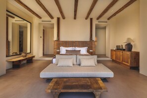 Valley Suite Sea View with Private Pool & Terrace | Tallelokero huoneessa, pimennysverhot, äänieristys, silitysrauta/-lauta