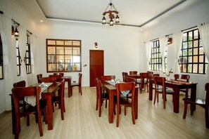 Dining - PAKIHOTELS&APARTMENT KILIMANJARO AIRPORT (Moshi)