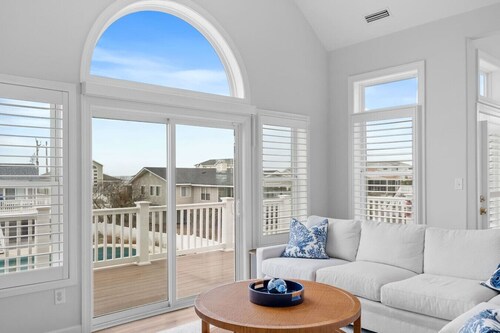 New / Oceanview / Heated Pool • Steps to Beach