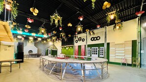 A circular seating area with a metal railing, surrounded by a green wall with decorative elements. - Hotel Green Garden in Ludhiana, Couple friendly Near Railway Station (Ludhiana)