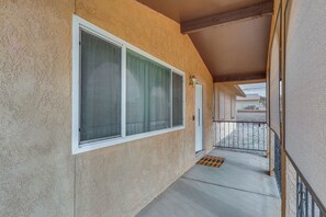 House (3 Bedrooms) | Interior - Pool & Patio! Mod Desert Digs Near Lake Havasu (Lake Havasu City)