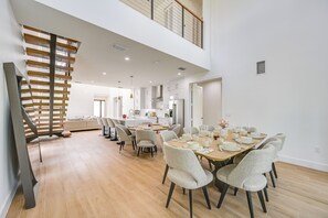 Talo (Multiple Bedrooms) | Sisätilat