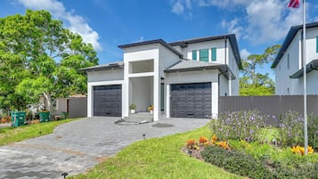 House (Multiple Bedrooms) | Front of property