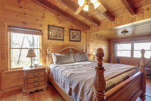 Interior - Spacious Log Cabin w/ Stunning Views in Blue Ridge (Blue Ridge)