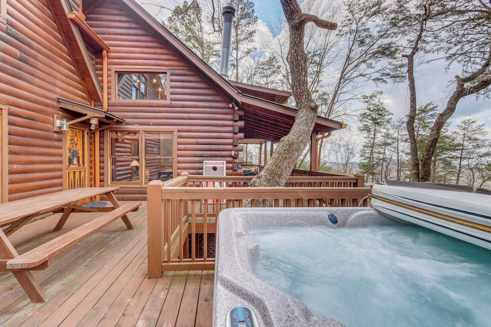 Spacious Log Cabin w/ Stunning Views in Blue Ridge - Cold Mountain, GA