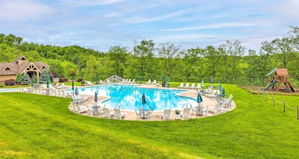 Near Slopes, Trails & Fun! Camelback Townhome