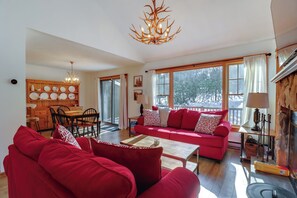 Apartment (3 Bedrooms) | Interior - Near Slopes, Trails & Fun! Camelback Townhome (Tannersville)