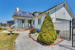 Interior - Seaside Eureka Vacation Rental w/ Bay Views! (Eureka)