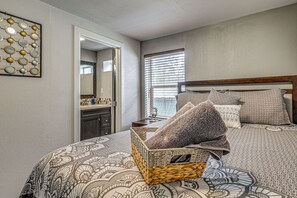 House (2 Bedrooms) | Interior - < 1 Mi to Grindstone Lake! All-season Family Haven (Ruidoso)