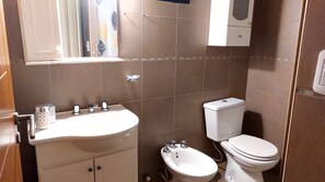 Bathroom - Large and bright apartment in Caballito, Buenos Aires for up to 5 people (Buenos Aires)