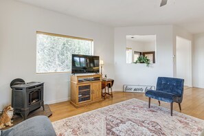 House (3 Bedrooms) | Interior - Viewing Deck! Scenic Tropic Sanctuary w/ Hot Tub (Tropic)