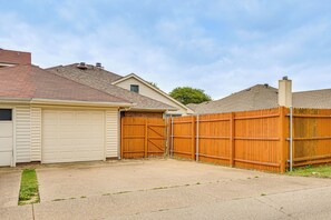 Interior - DFW Extended Stay! Convenient Family Home w/ Yard (Coppell)