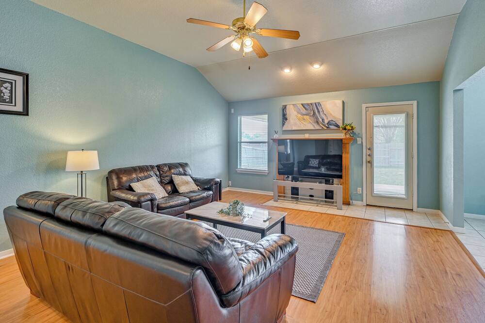 8 Mi to Fort Hood! Family Home w/ Patio & Yard - Nolanville, TX