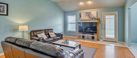 House (4 Bedrooms) | Front of property
