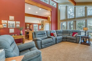 Interior - 1 Mi to Alto Lake! All-season Base w/ Mtn Views (Alto)