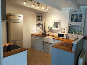 Private kitchen - Cosy country house, fireplace - 6 pers. (Mégrit)