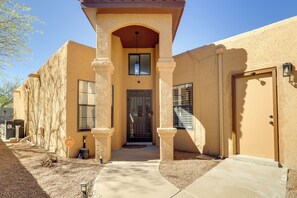 Interior - Hot Tub & Pool! Resort-style Las Cruces Retreat (Las Cruces)