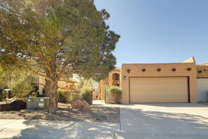 Interior - Hot Tub & Pool! Resort-style Las Cruces Retreat (Las Cruces)