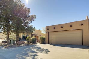 Interior - Hot Tub & Pool! Resort-style Las Cruces Retreat (Las Cruces)