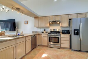 Interior - Hot Tub & Pool! Resort-style Las Cruces Retreat (Las Cruces)