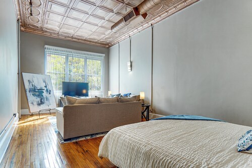 Stylish Downtown Loft: Rooftop Patio + 2 King Beds