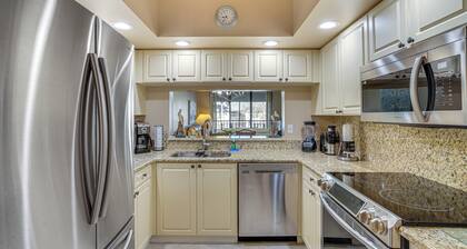 Resort-style Condo 6 Mi to Bradenton Beach!