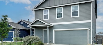 Spacious & Pet Friendly! Hill Country Home Base
