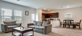 Spacious & Pet Friendly! Hill Country Home Base