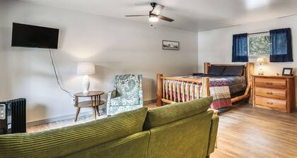 < 1 Mi to Boat Launch! Schroon Lake Basecamp