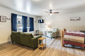 Interior - < 1 Mi to Boat Launch! Schroon Lake Basecamp (Schroon Lake)