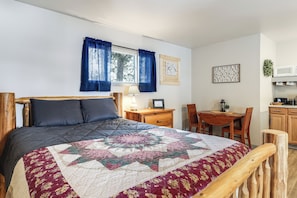 Interior - < 1 Mi to Boat Launch! Schroon Lake Basecamp (Schroon Lake)